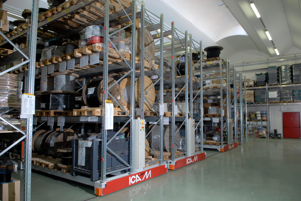 ICAM | Electric Line sceglie le basi mobili Compatta Cargo per stoccare le bobine di cavi