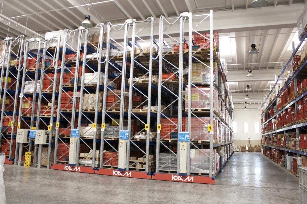 ICAM | Basi mobili COMPATTA Cargo per lo stoccaggio dei serramenti di Master