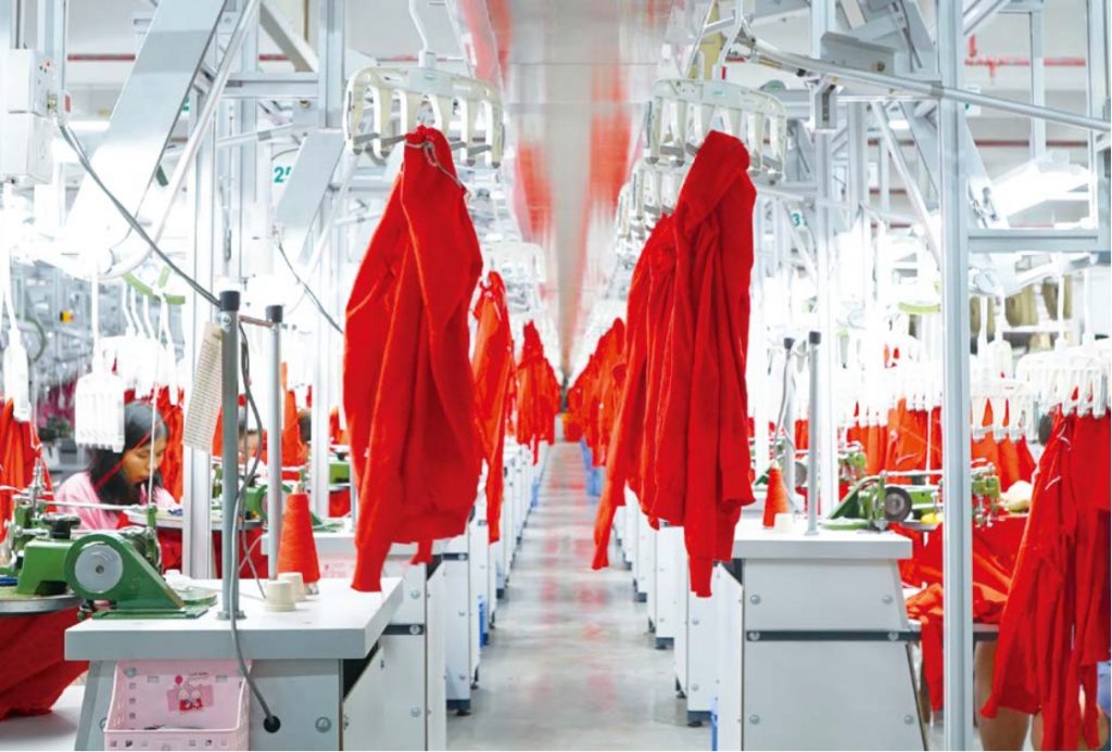 De Cecco optimizes workwear logistics with 2 outdoor Vertical Lift Modules SILO²