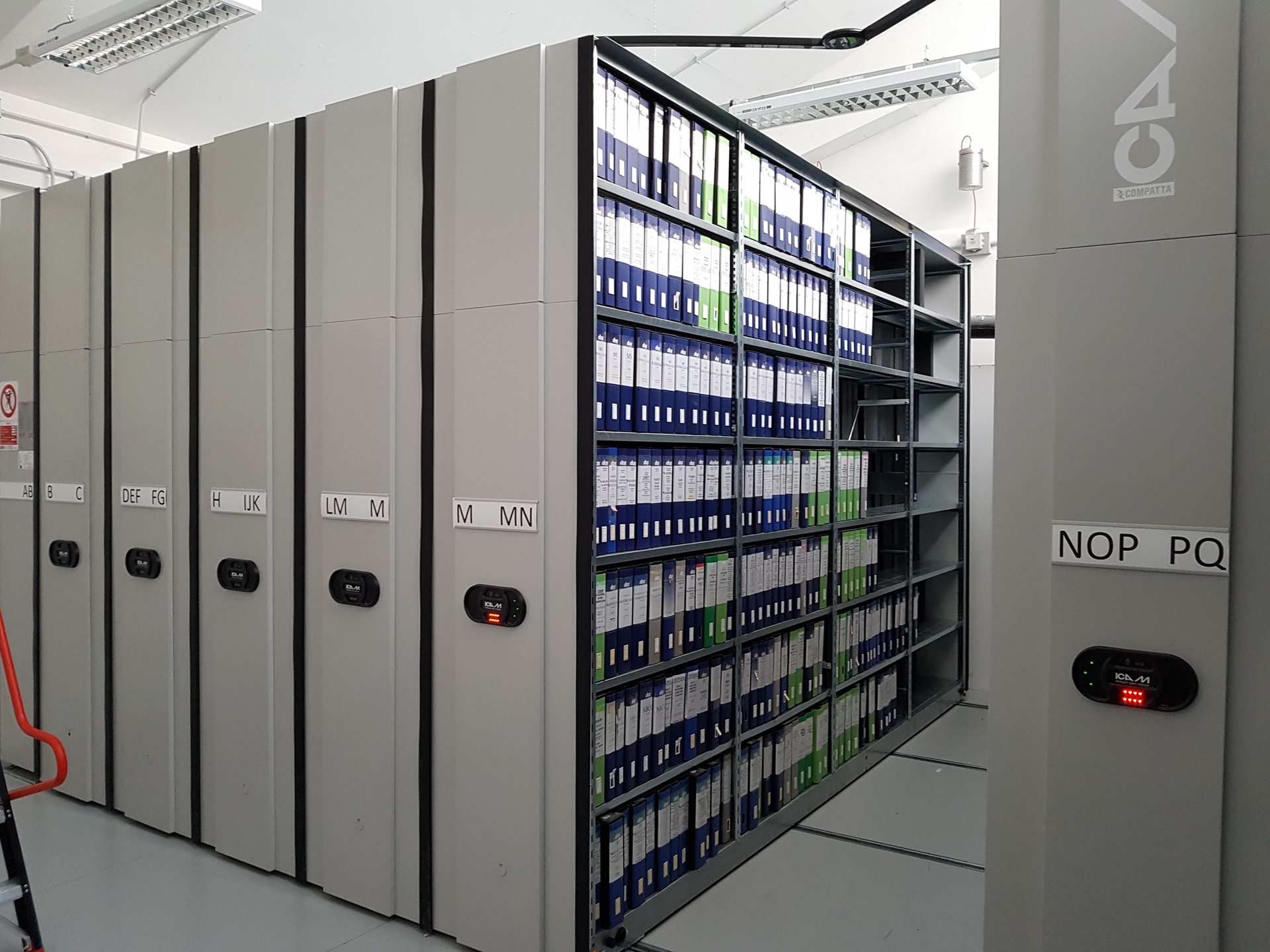 COMPATTA Light - Il sistema di scaffalature mobili per archiviazione
