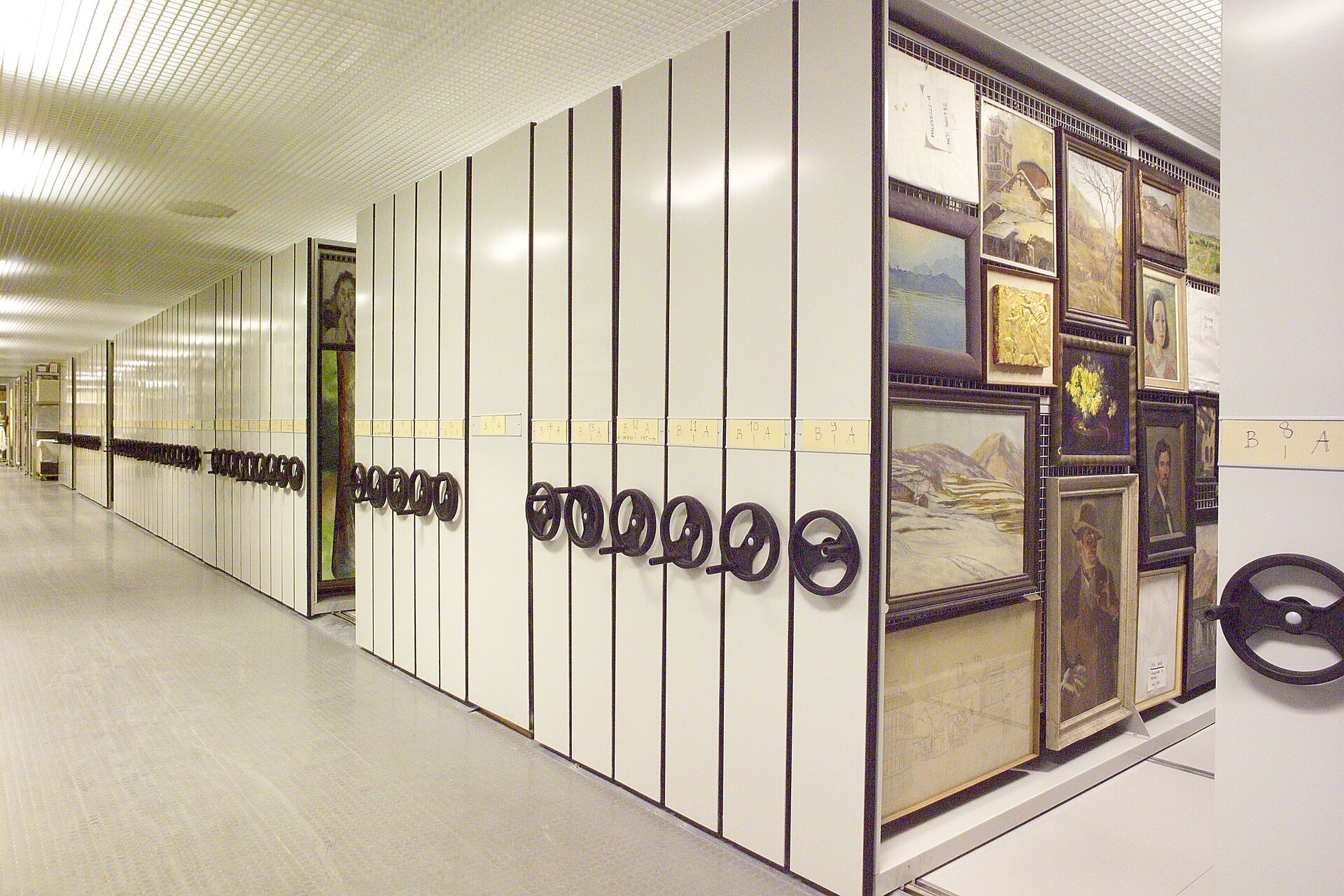 COMPATTA Light - Il sistema di scaffalature mobili per archiviazione