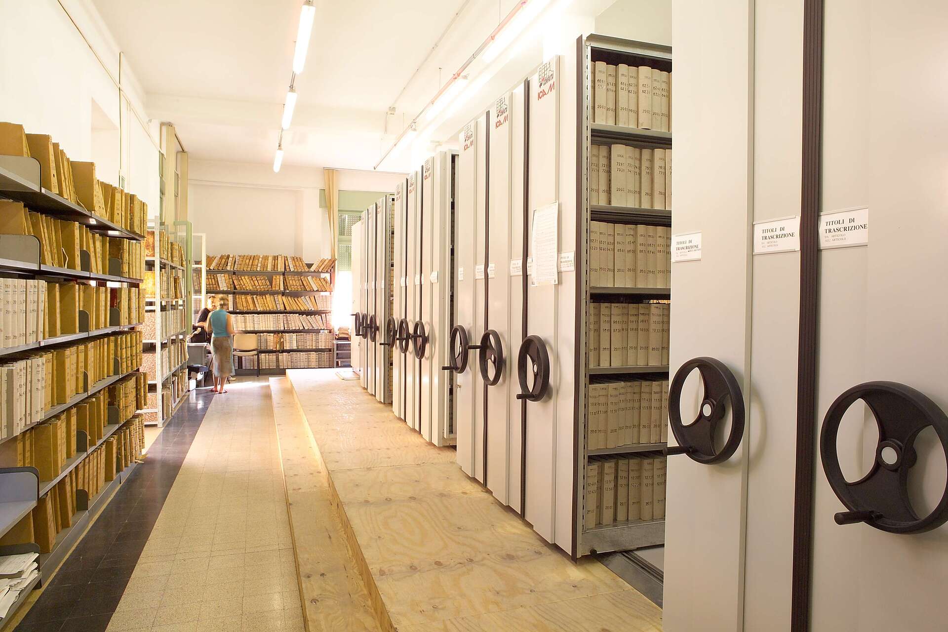 COMPATTA Light - Il sistema di scaffalature mobili per archiviazione