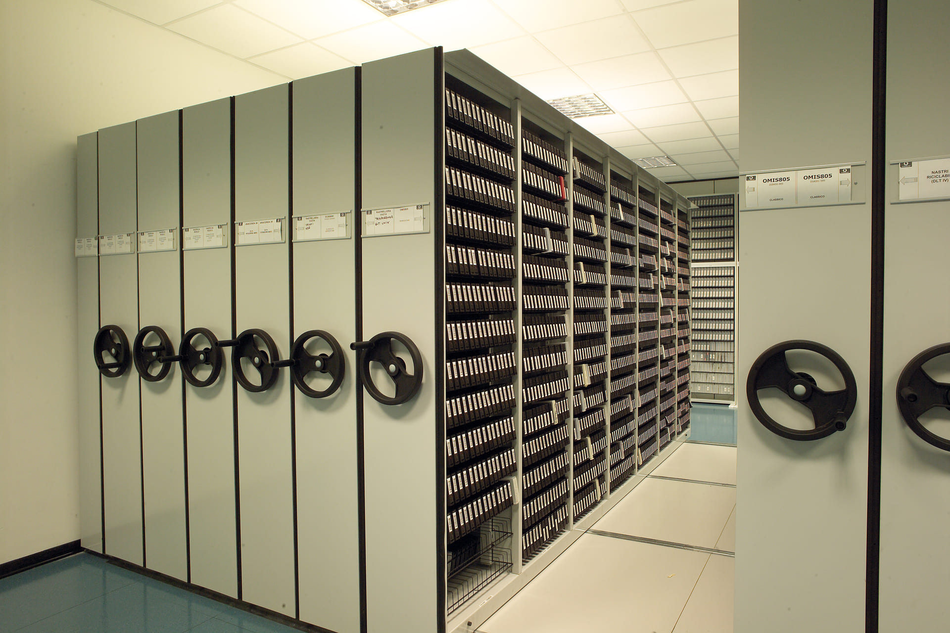 COMPATTA Light - Il sistema di scaffalature mobili per archiviazione