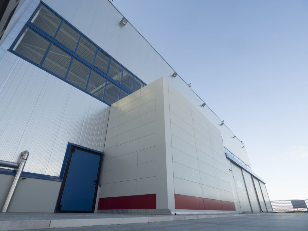 SILO² outdoor: 28,8 m³ in 19,4 m², baia interna, vassoi multi-altezza e integrazione ERP