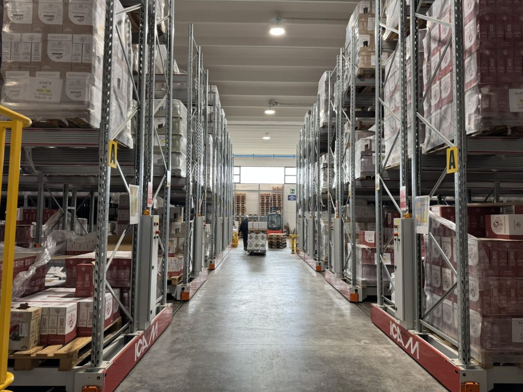 COMPATTA per lo stoccaggio di liquori e bevande su pallet