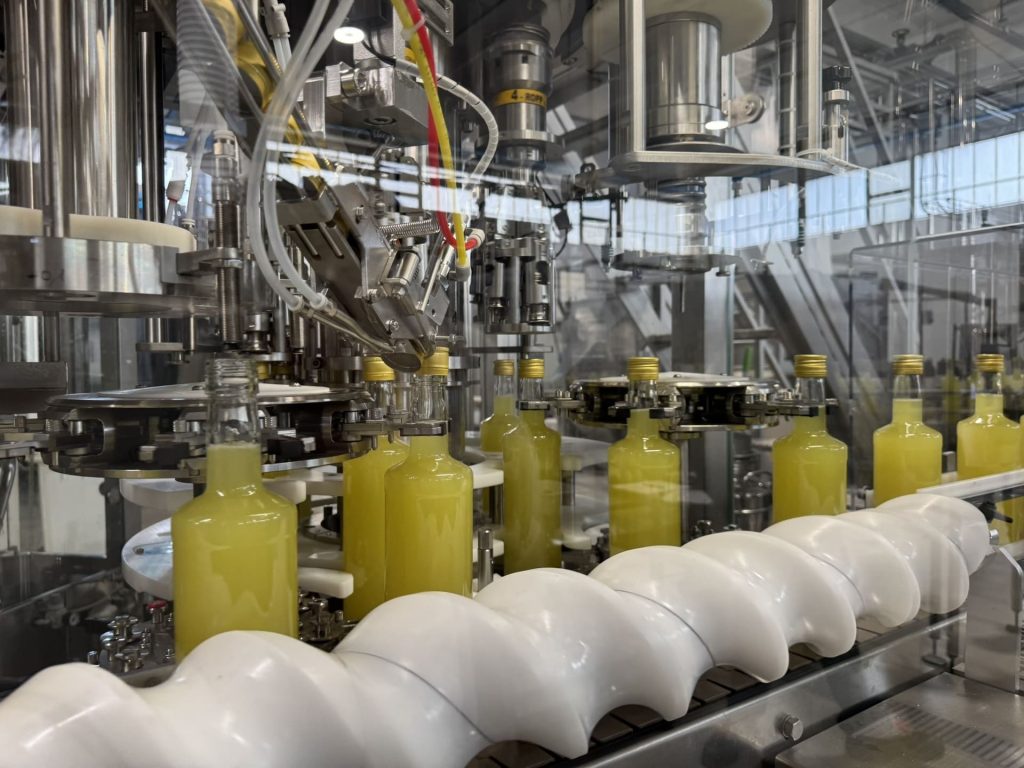 Basi mobili compattabili COMPATTA per prodotto finito e magazzino verticale SILO² per etichette e bobine — Beltion, produzione Food & Beverage