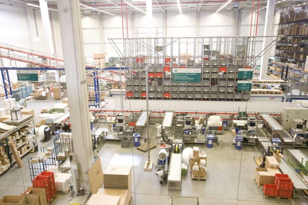 2 magazzini verticali automatici multi-colonna SILO² con Laser Pointer per la distribuzione ricambi — GEA Farm Technologies, Bönen, Germania