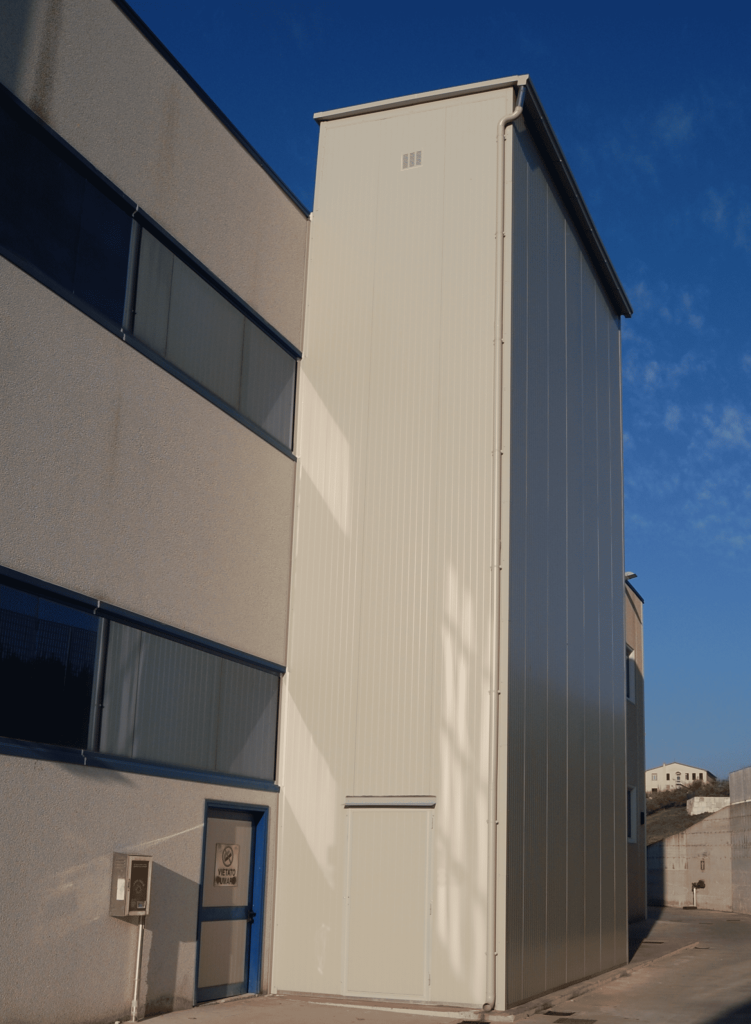 Mario De Cecco: 2 SILO² outdoor per l'abbigliamento da lavoro