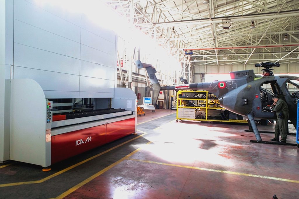 Vertical storage for helicopter blades: MAXIᴸ with 1,000 kg capacity trays