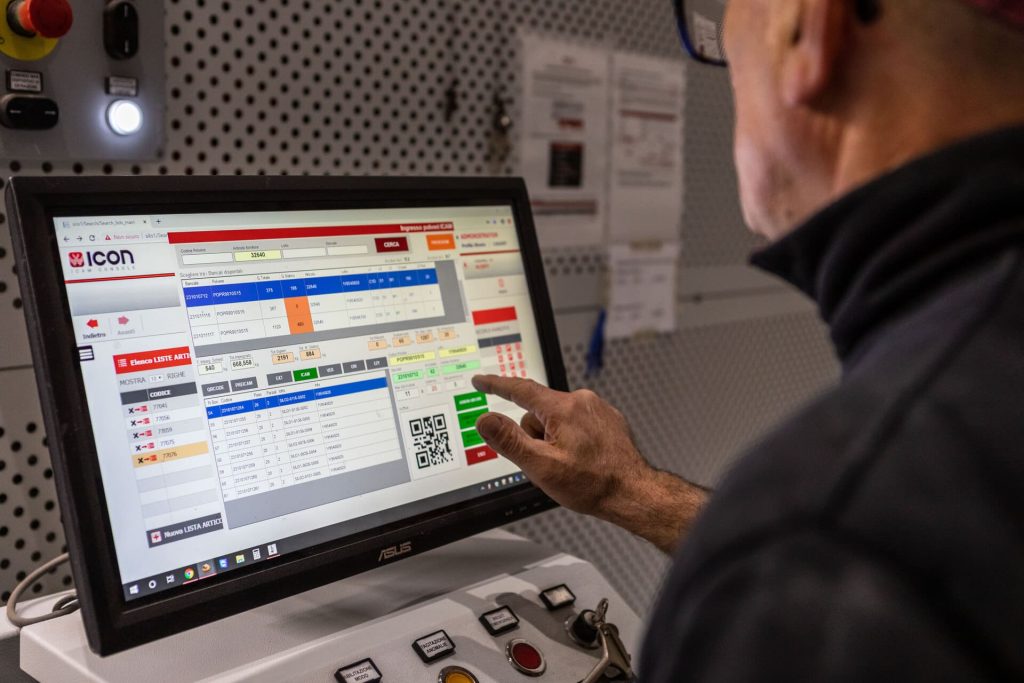 Integrazione MES: dal piano di produzione al prelievo automatico