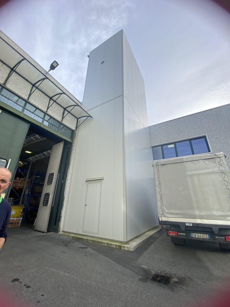 SILO² esterno da 14,5 m: 3.000 codici in 17 m², integrazione ICON e baie verso l'interno