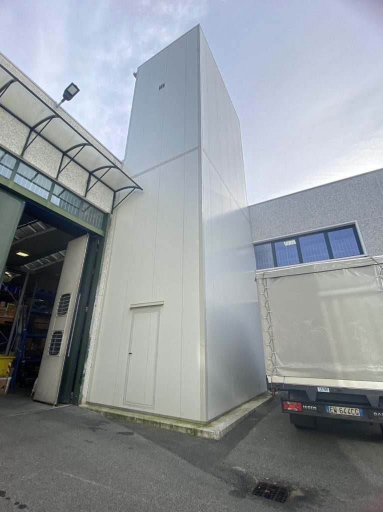 SILO² esterno da 14,5 m: 3.000 codici in 17 m², integrazione ICON e baie verso l'interno