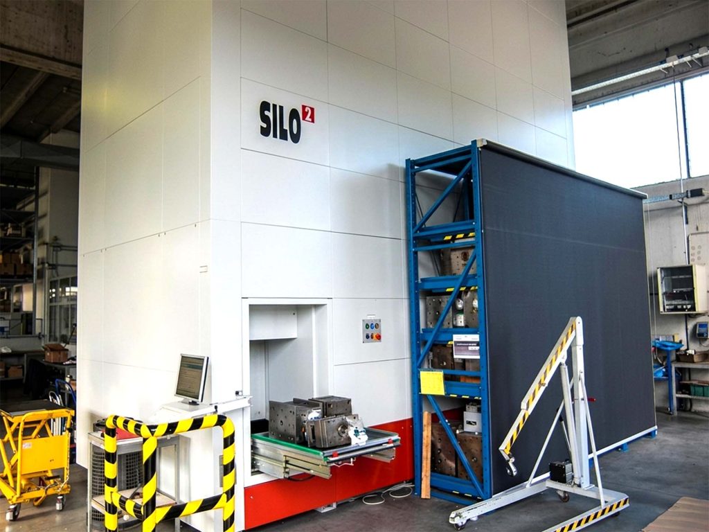 2 SILO² per stampi a iniezione: –60% superficie e baia estraibile