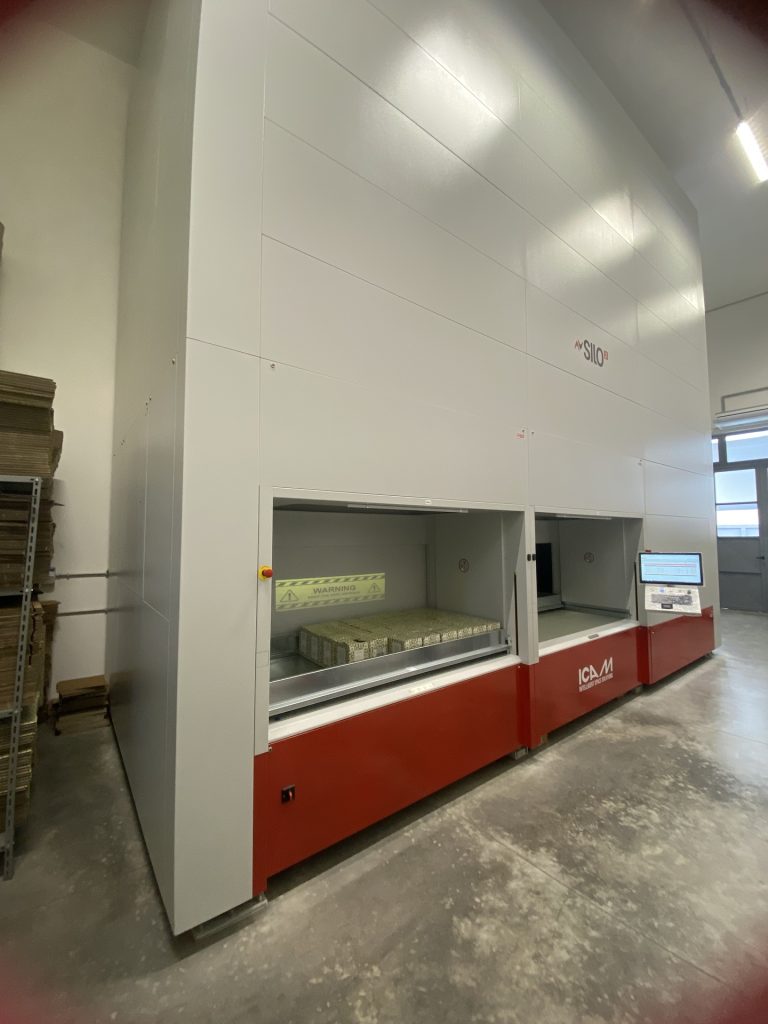 SILO² accanto all'area spedizioni: 95 referenze e 9.000 articoli in 23 m²
