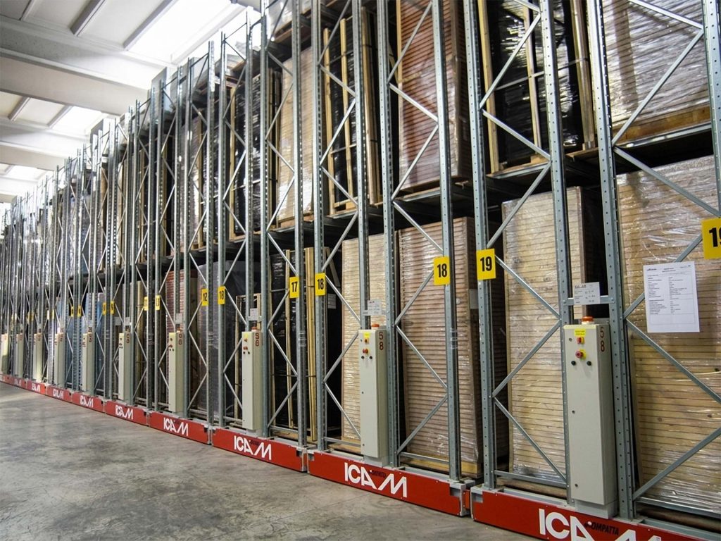 COMPATTA: 69 basi mobili, 3 livelli di carico, accesso con carrello ovunque