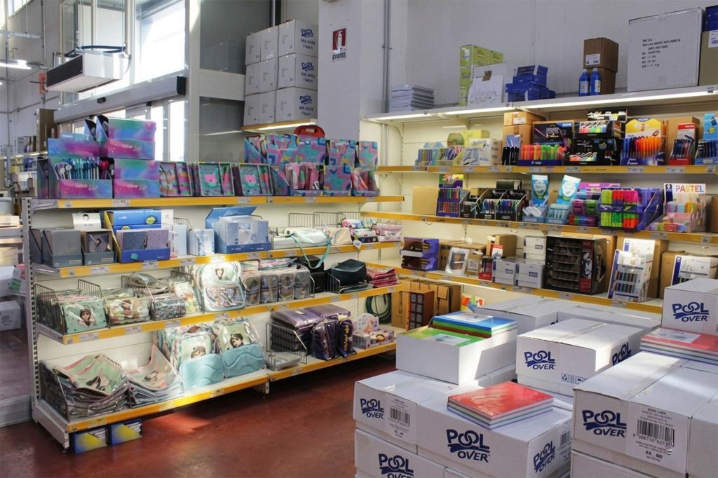 4 magazzini verticali automatici SILO² in configurazione isola di lavoro per la distribuzione all'ingrosso di cancelleria — Papironia, Lazio