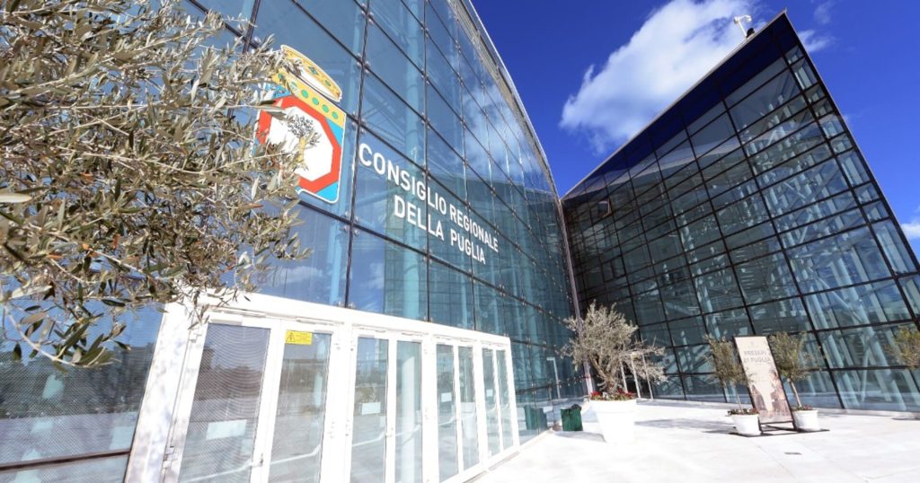 Regione Puglia: large-scale document management