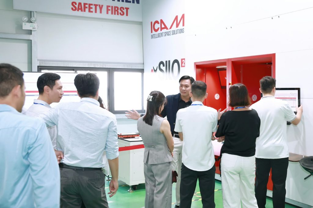 Seminario su magazzini automatici ICAM integrati con robot AGV/AMR e visione 3D.